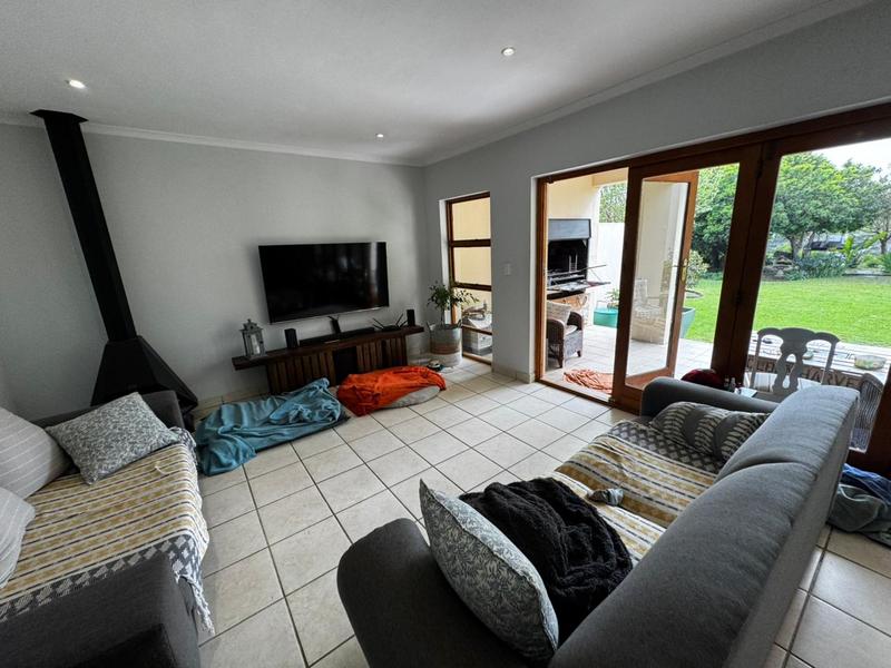 To Let 4 Bedroom Property for Rent in Vierlanden Western Cape